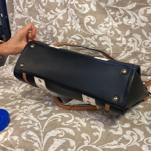 Adrienne Vittadini Montauk Tote w/AV Charm - Picture 9 of 9